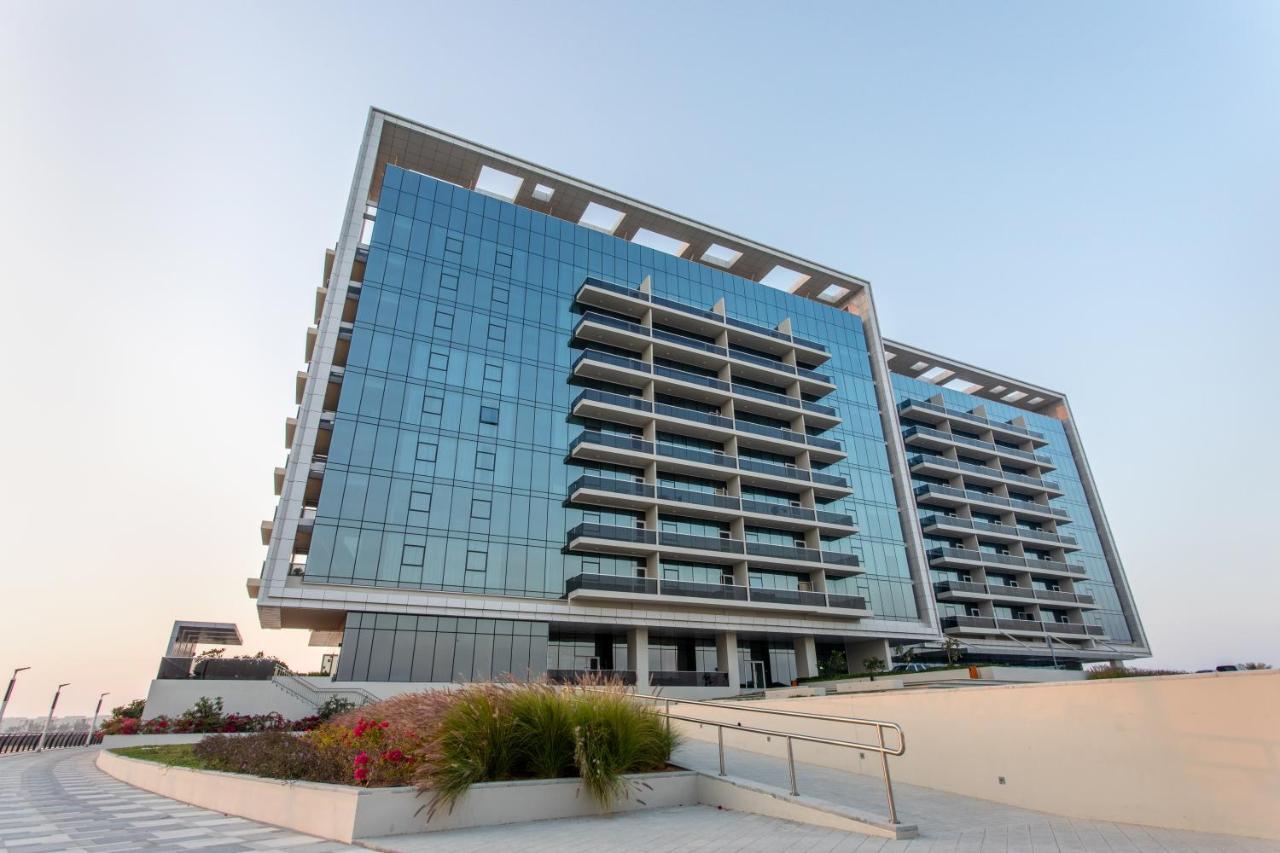 Live Close To Lagoons Canal - 1 Bedroom Apartment *