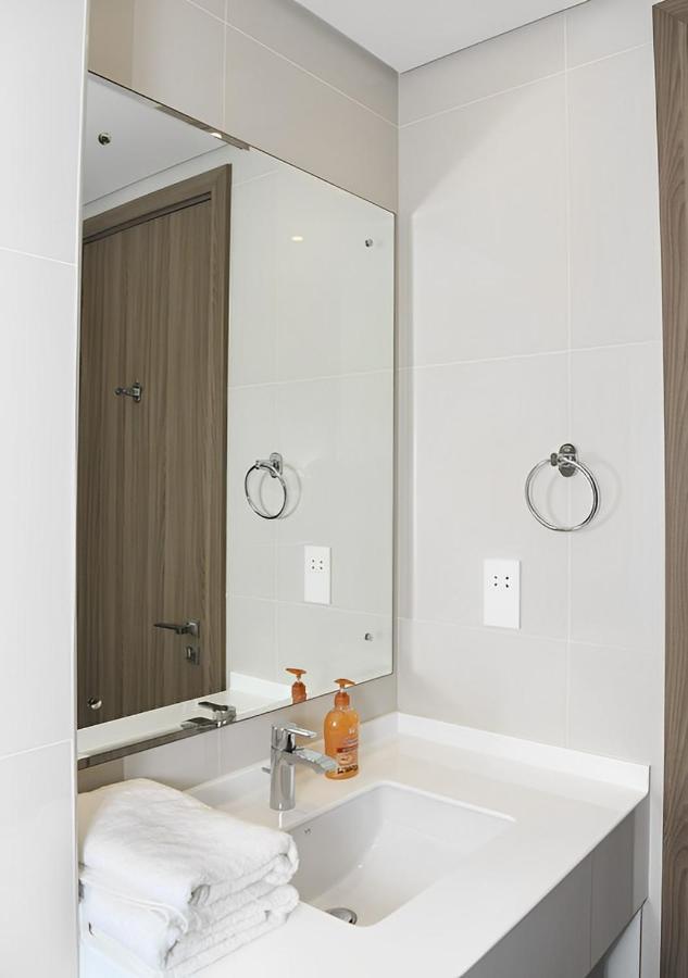 Live Close To Lagoons Canal - 1 Bedroom *